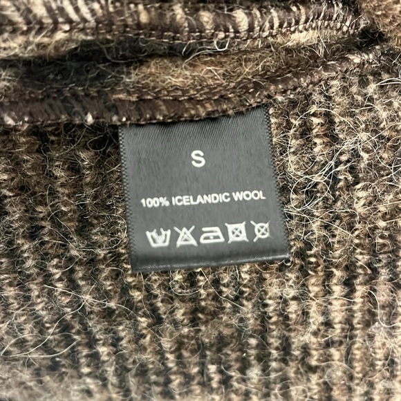 Cheetah Print Icelandic Wool Cardigan Jacket - Picture 6 of 6